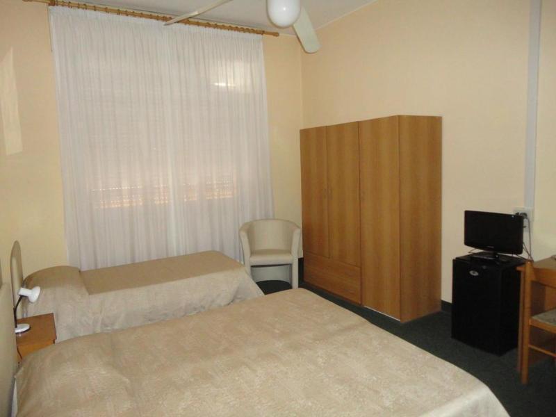 Giappone Inn Parking Hotel Livorno Exteriör bild