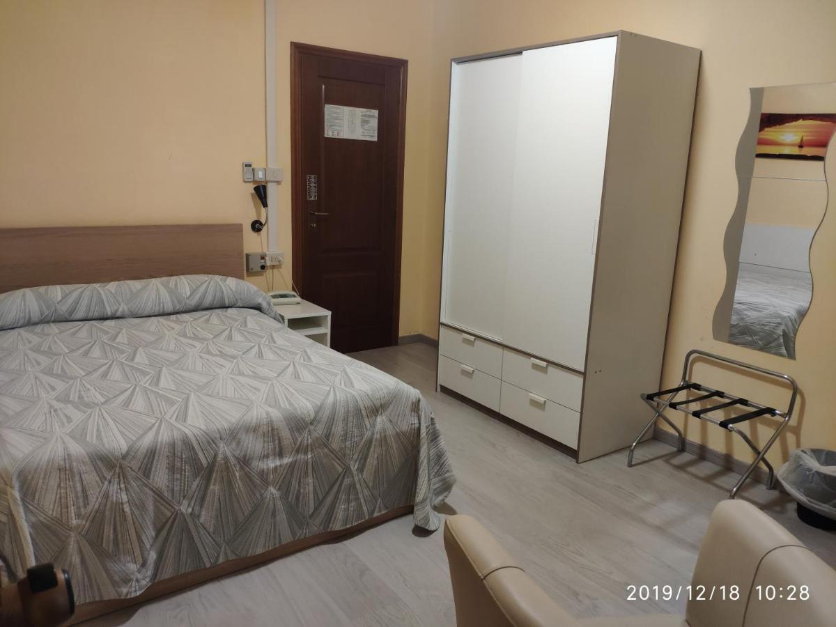 Giappone Inn Parking Hotel Livorno Exteriör bild