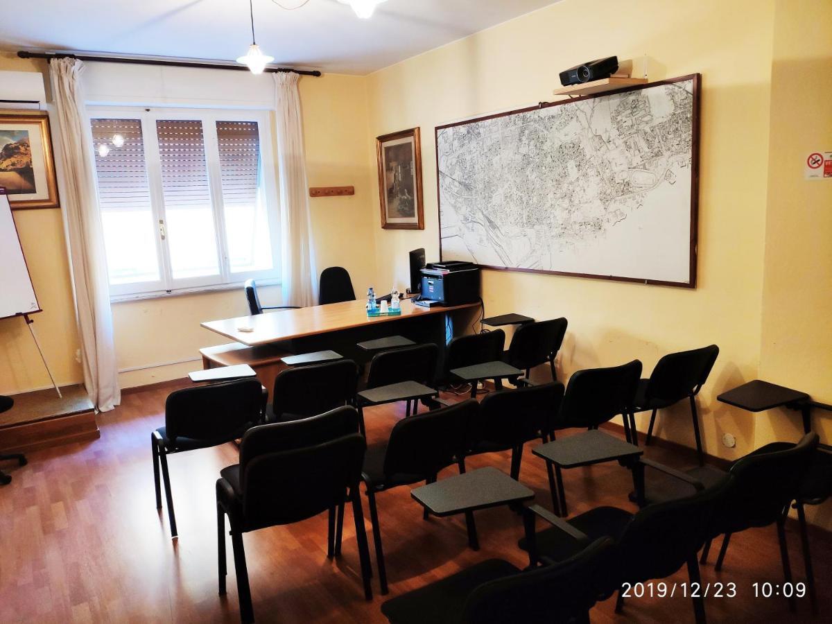 Giappone Inn Parking Hotel Livorno Exteriör bild