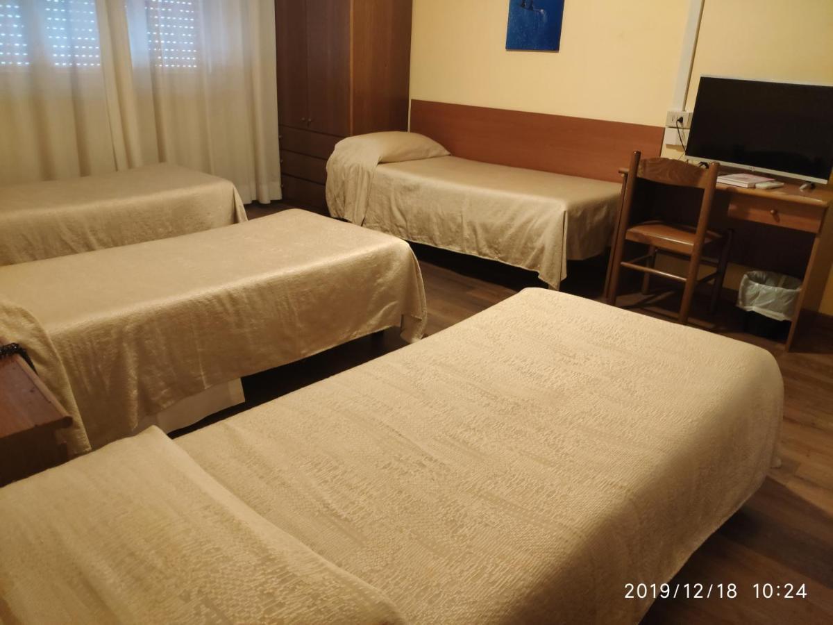 Giappone Inn Parking Hotel Livorno Exteriör bild