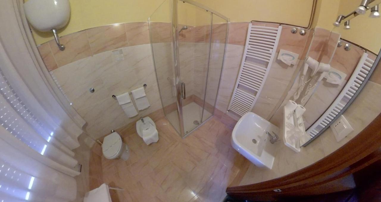Giappone Inn Parking Hotel Livorno Exteriör bild